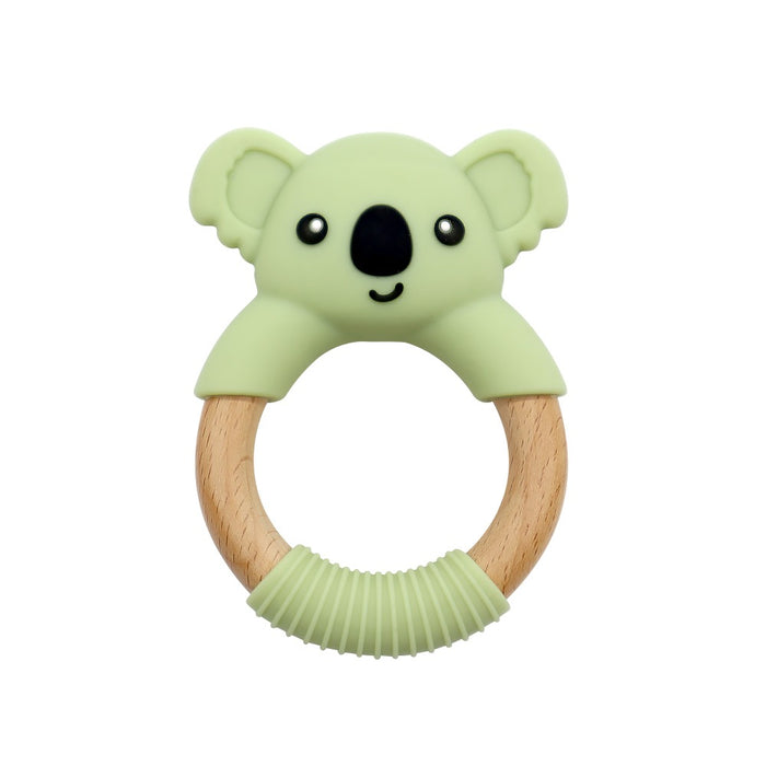 Bitring Bitleksak Koala från Toddlers Of Sweden är en barnbarnsring designad med ett sött koalaansikte. Den har en ljusgrön, livsmedelsgodkänd silikontopp formad som ett koalahuvud och öron, den har också en underdel av träring gjord av ekologiskt bokträ med en extra räfflad grön silikonsektion speciellt för barnsjukdomar.