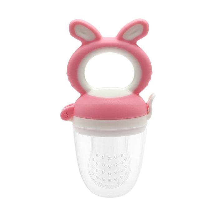 Provsmakningsnapp Matnapp Bunny från Toddlers Of Sweden är en rosa och vit barnmatsmatare med ett cirkulärt handtag med bedårande kaninörondetaljer. Tillverkad av skonsam mot din baby livsmedelsgodkänt silikon, har denna matare en nätpåse i botten designad för att hjälpa spädbarn att mata sig själv på ett säkert sätt.